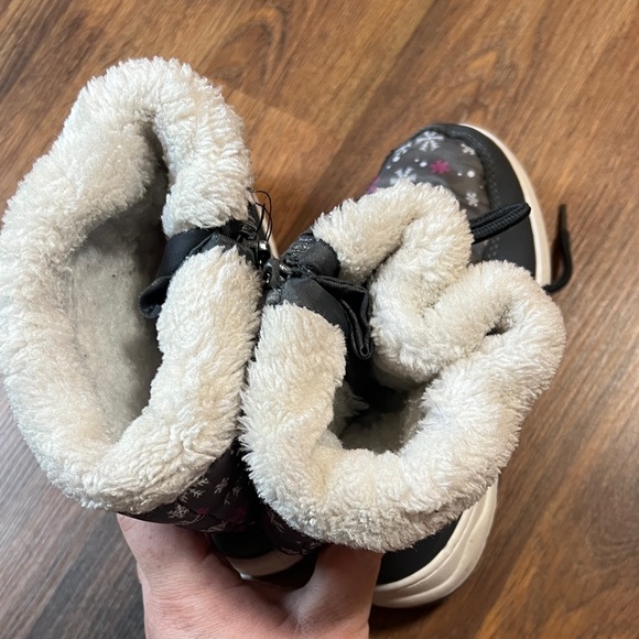 Kids Snow Boots with Snowflake Pattern - Picture 7 of 10